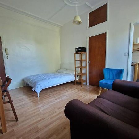 לונדון Bright Well Located Studio Flat מראה חיצוני תמונה