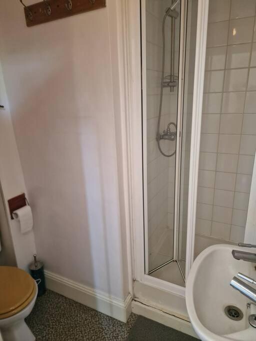 לונדון Bright Well Located Studio Flat מראה חיצוני תמונה